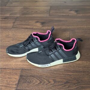 Adidas Men‘s Black and Pink Sneakers, size 11